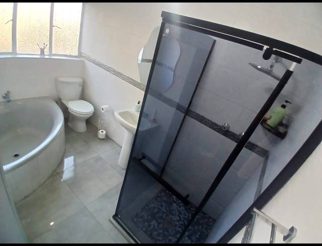 4 BEDROOM HOUSE FOR SALE IN MEYERTON PARK